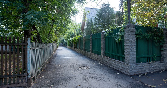 Самая короткая и самая узкая улица Москвы