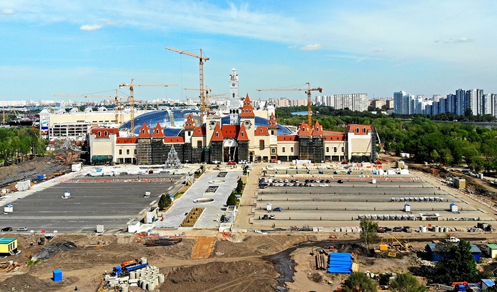 Мне не понравилось описание тематического парка "Остров мечты" в Москве как сравнимого с российским Диснейлендом. Как насчет другой остановки?