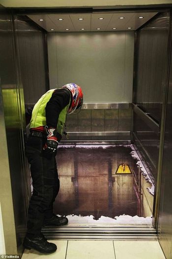 Что делать, если застрял в лифте - телефон горячей линии