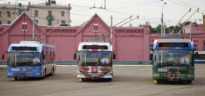 Троллейбусы с Есениным, Маяковским и Паустовским
