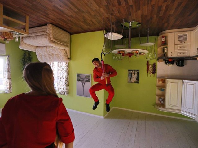 Перевернутый дом в Москве на ВДНХ - фотографии, отзывы