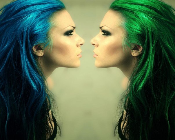 Зачем девушки красят волосы в синий или зеленый цвет?